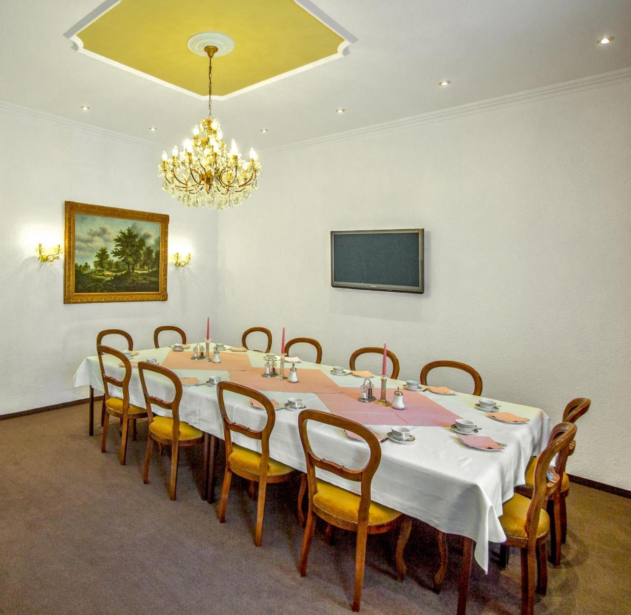 Hotel Adler Ингольштадт Экстерьер фото