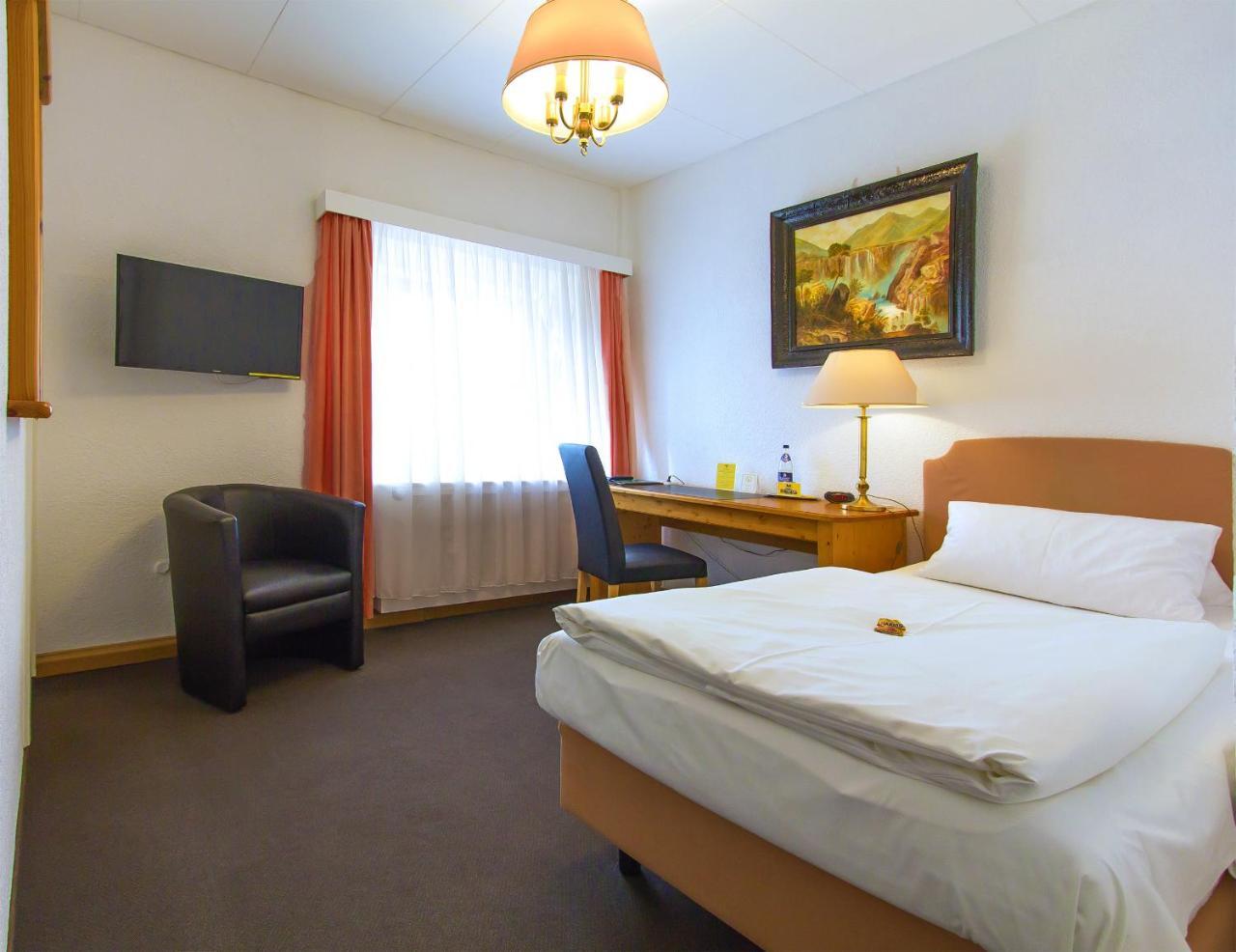 Hotel Adler Ингольштадт Экстерьер фото
